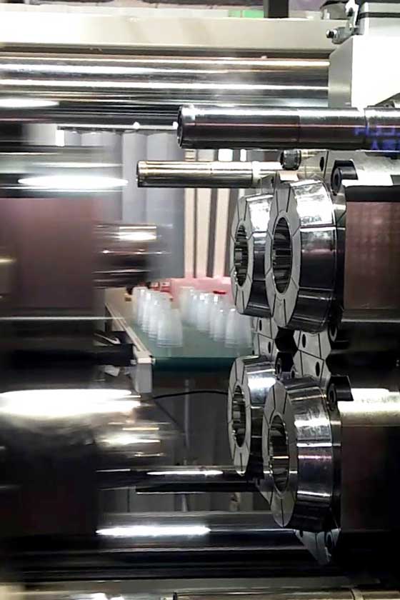 injection molding of plastic cups