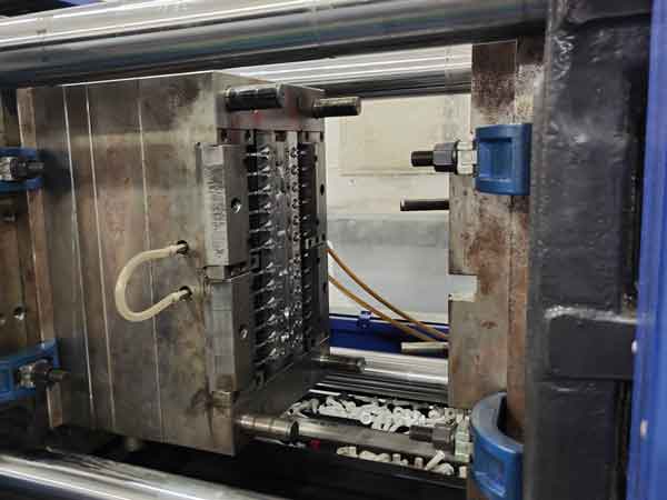 Injection Mold Cost Estimation and Online Calculator - Boyan