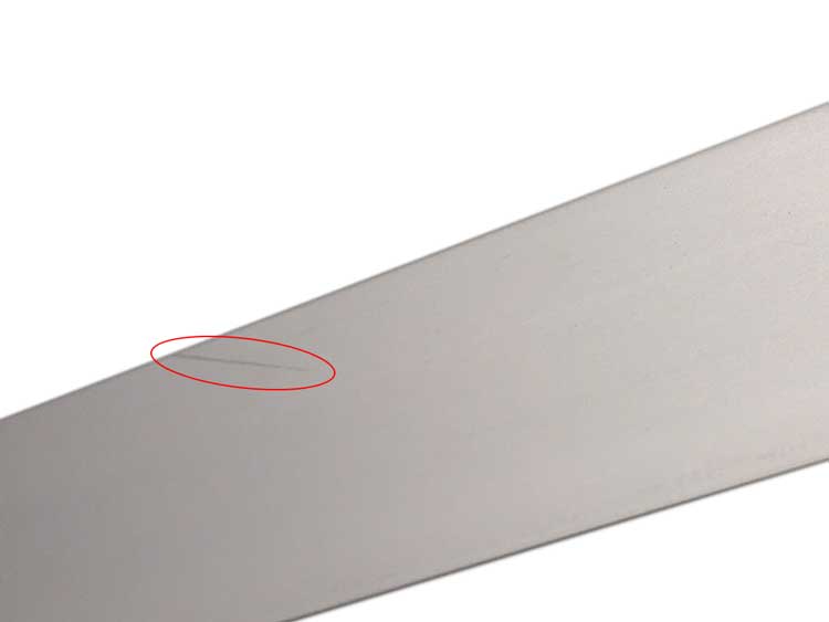 defects on anodized aluminum extrusion of a scratch