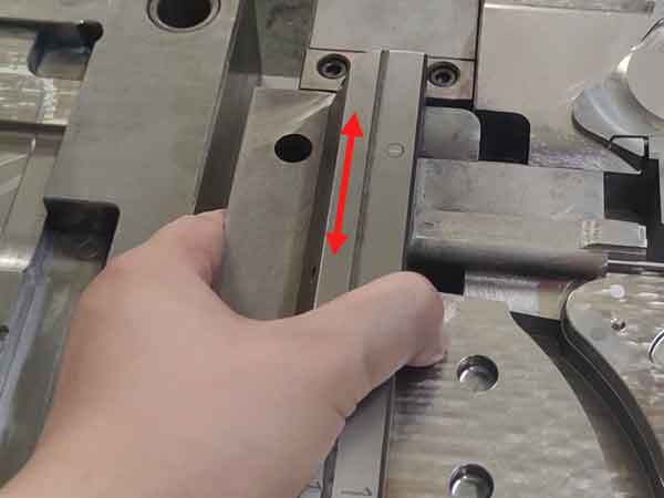 Checking Lateral Movement of Slider in mold assembly