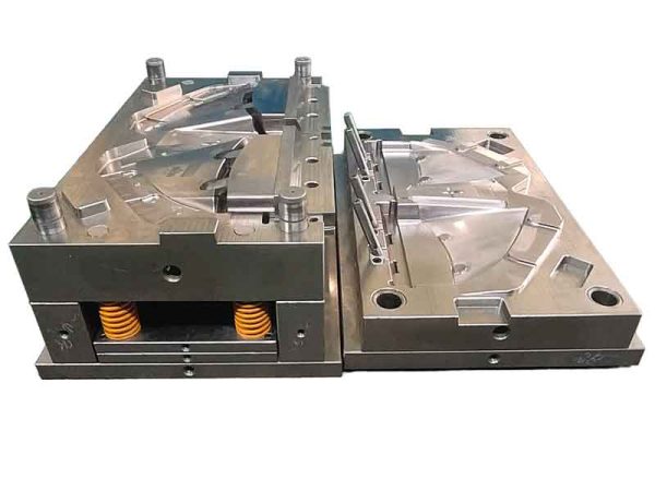 plastic injection mold for wheel well liner